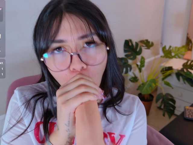 VioletGrey live cam on BongaCams