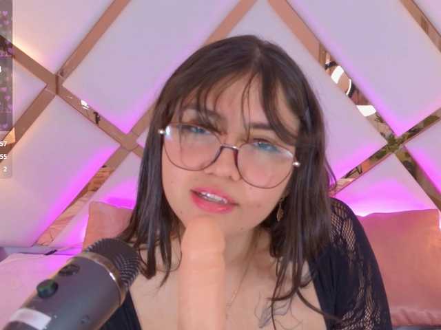 VioletGrey live cam on BongaCams