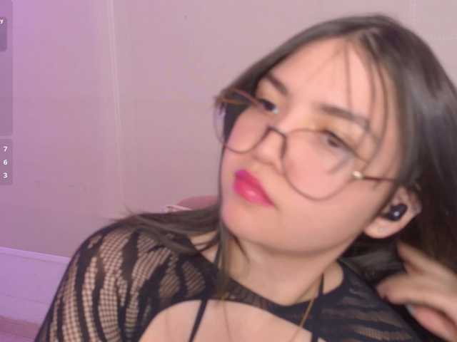 le modèle VioletGrey est en webcam porno dans un show sur le site bongacams, il possède les tags suivants: Latino/Hispanic,Brunette,Shaved