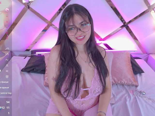 VioletGrey live cam on BongaCams