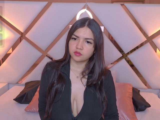 VioletGrey live cam on BongaCams