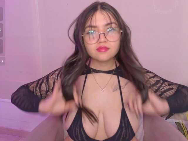 VioletGrey live cam on BongaCams