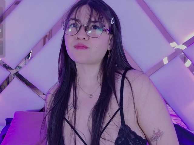 VioletGrey live cam on BongaCams