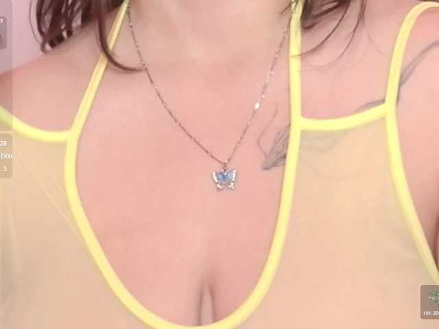 VioletGrey live cam on BongaCams