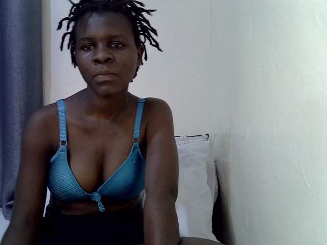 le modèle Queenbeea est en webcam porno dans un show sur le site bongacams, il possède les tags suivants: Ebony,Brunette,Trimmed