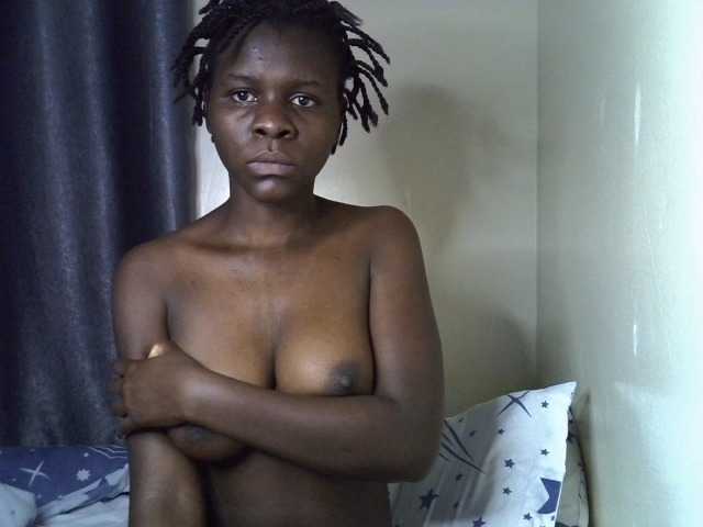 Queenbeea live webcam show