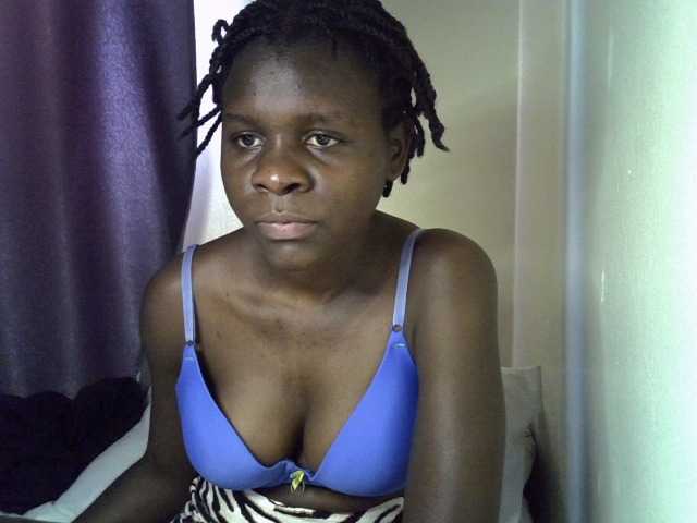 Queenbeea live webcam show