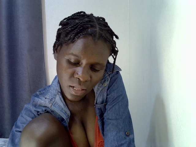 Queenbeea live webcam show