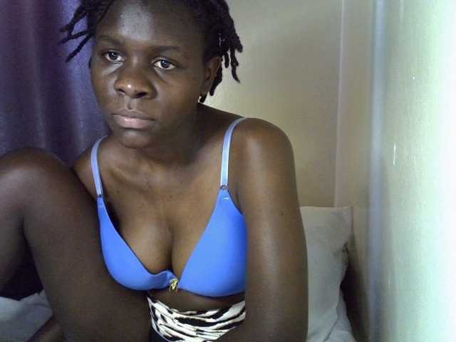 Queenbeea live webcam show