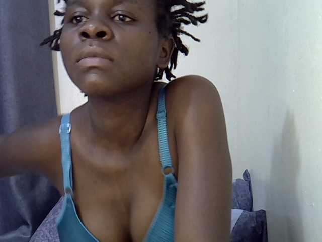 Queenbeea Live Cam on BongaCams