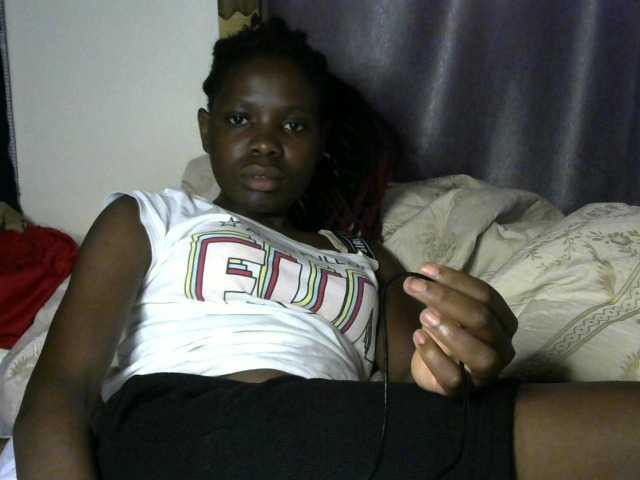Queenbeea live cam on BongaCams