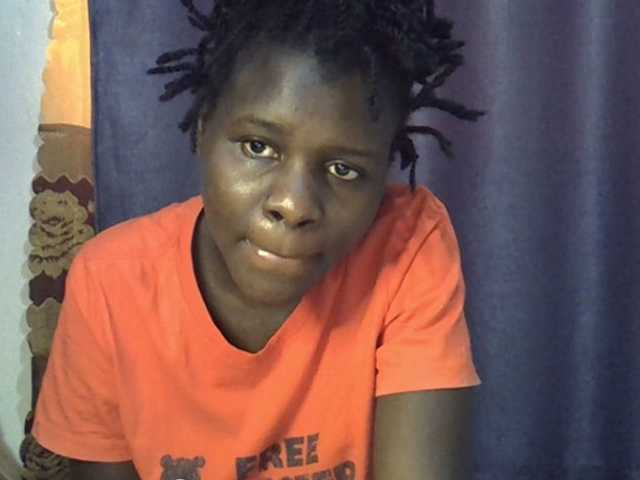 Queenbeea live cam on BongaCams
