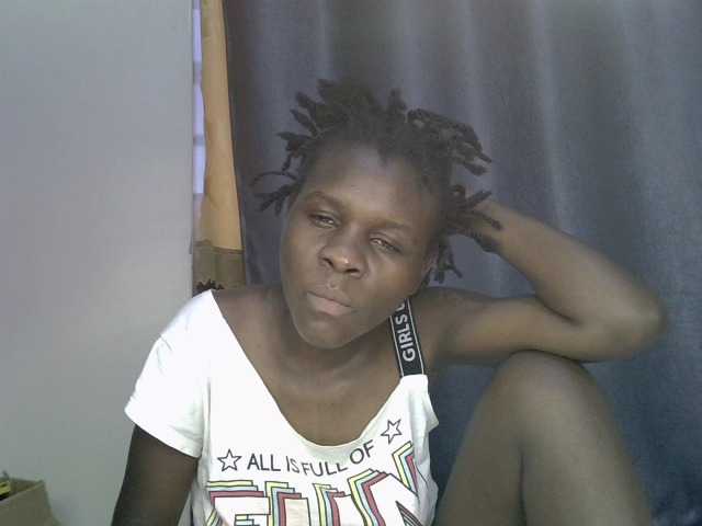 Queenbeea live cam on BongaCams
