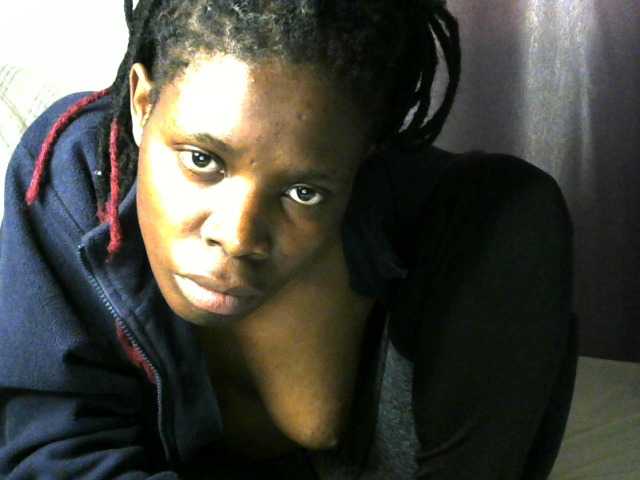 Queenbeea live cam on BongaCams