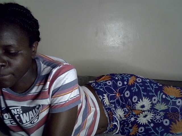 Queenbeea live cam on BongaCams