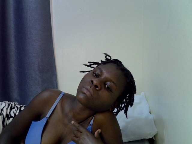 Queenbeea live webcam show