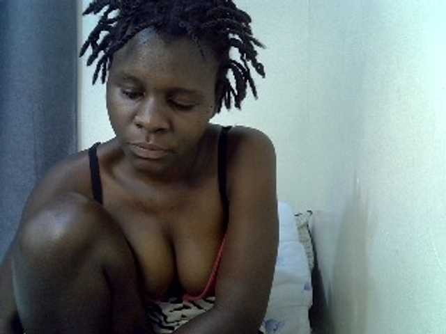 Queenbeea live cam on BongaCams