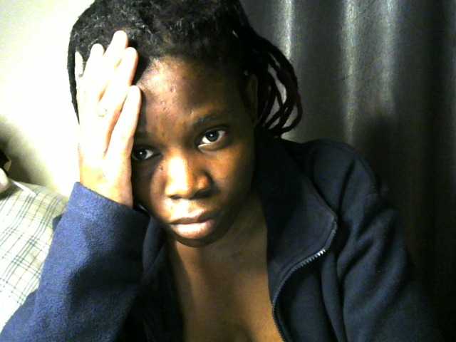 Queenbeea live cam on BongaCams