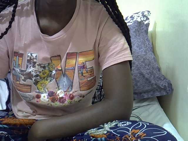 Queenbeea live cam on BongaCams