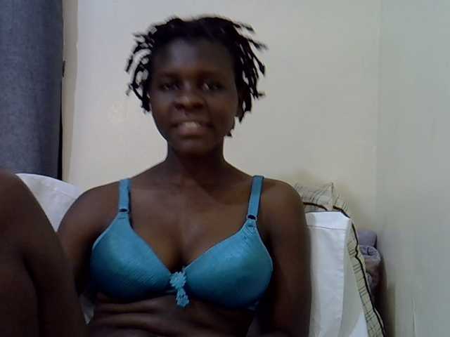 Queenbeea live cam on BongaCams