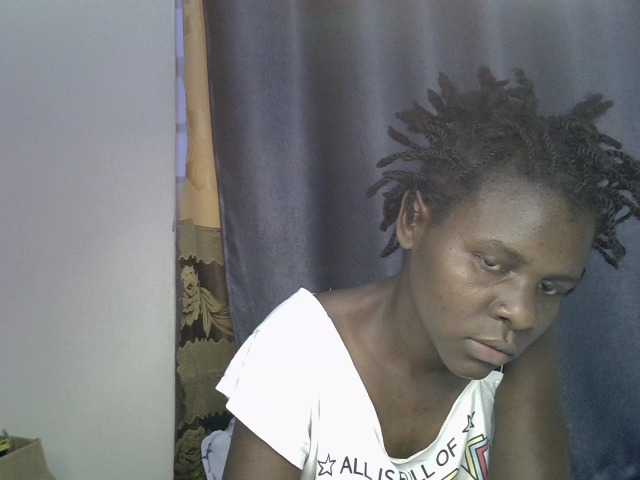 Queenbeea live cam on BongaCams