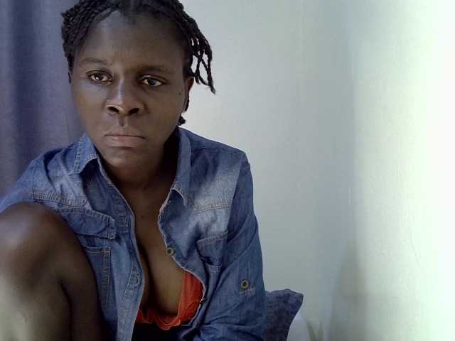 Queenbeea live webcam show