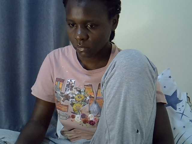 Queenbeea live cam on BongaCams