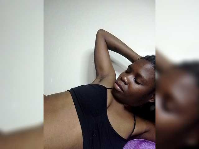 Queenbeea from BongaCams is Freechat