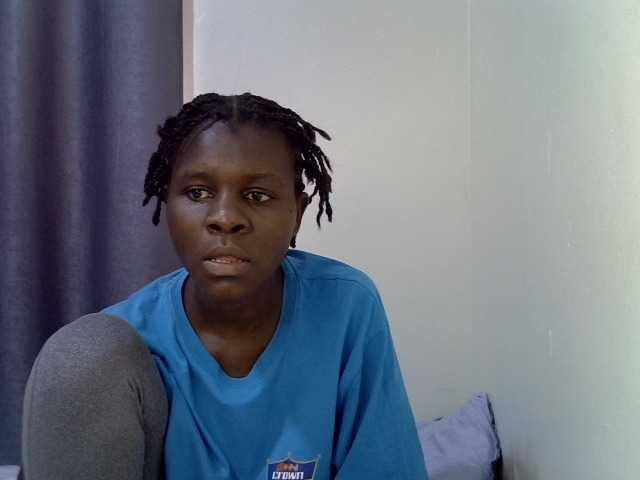 Queenbeea live cam on BongaCams