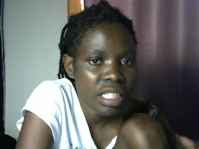 Queenbeea live cam on BongaCams