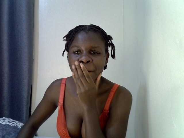 Queenbeea live webcam show