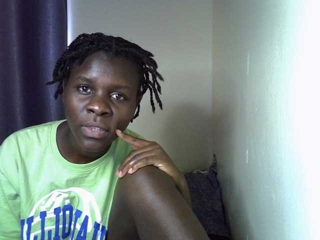 Queenbeea live webcam show