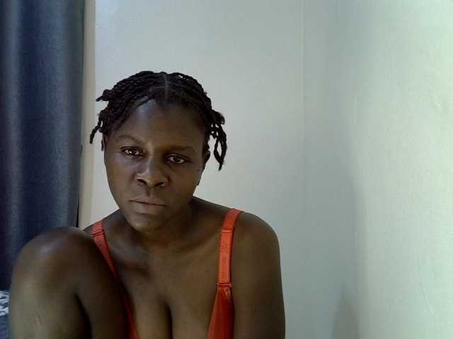 Queenbeea live webcam show