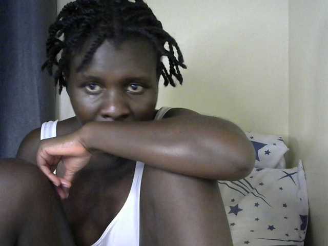 Queenbeea live cam on BongaCams