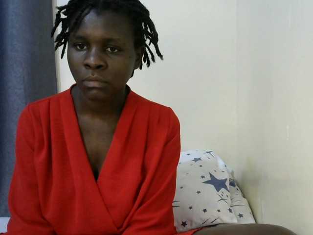 Queenbeea live cam on BongaCams