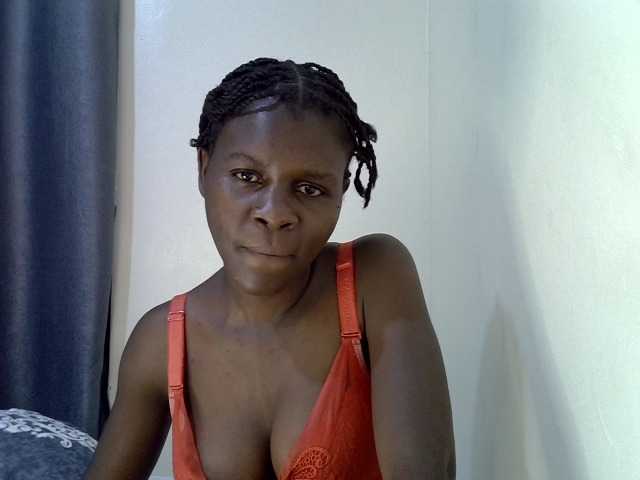Queenbeea live webcam show