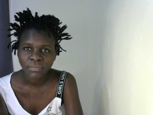 Queenbeea live cam on BongaCams