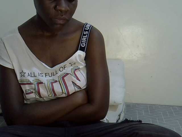 Queenbeea live cam on BongaCams