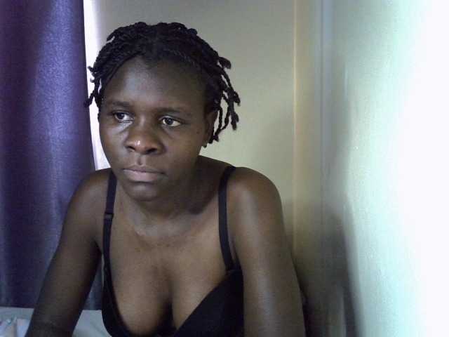 Queenbeea live webcam show