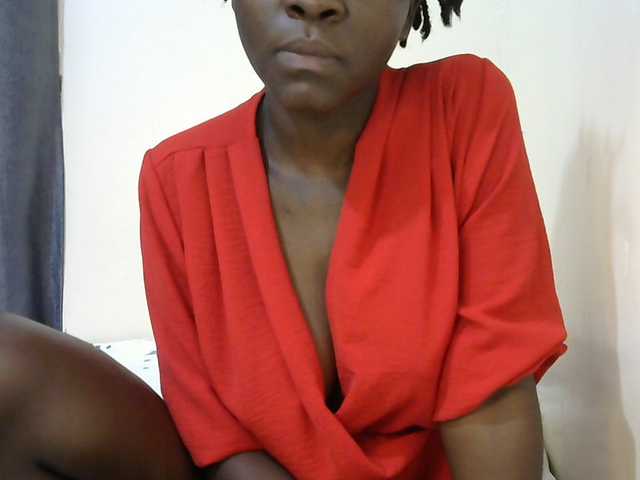 Queenbeea live cam on BongaCams