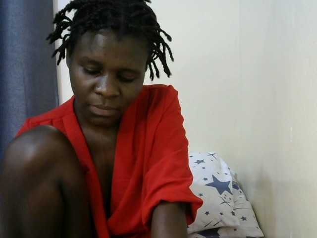 Queenbeea live cam on BongaCams