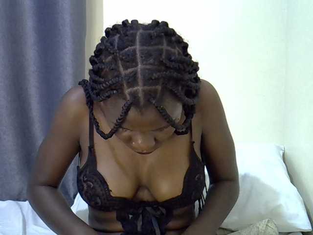 Queenbeea live cam