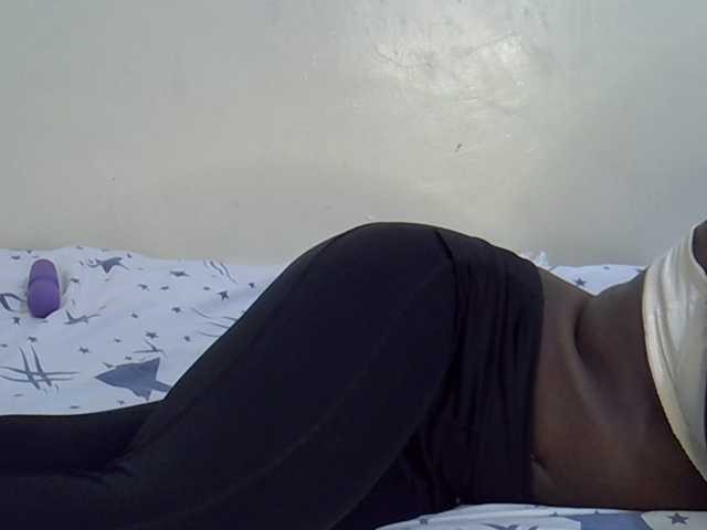 Queenbeea live cam preview