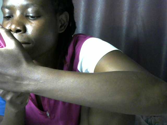 Queenbeea live cam on BongaCams