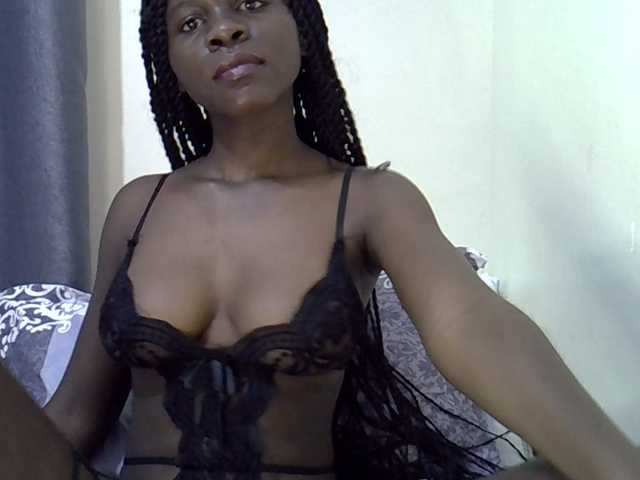 Queenbeea live cam