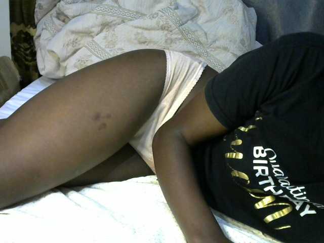 Queenbeea live cam on BongaCams