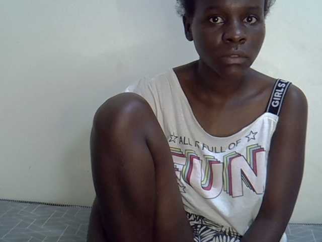 Queenbeea live cam on BongaCams