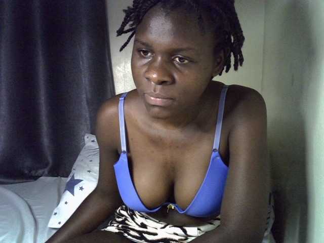 Queenbeea live webcam show