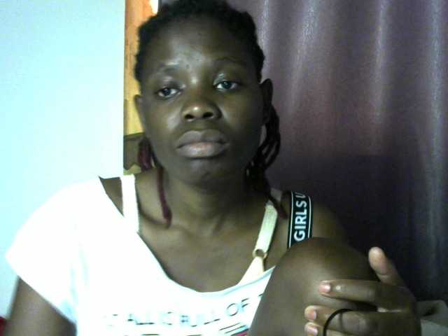 Queenbeea live cam on BongaCams