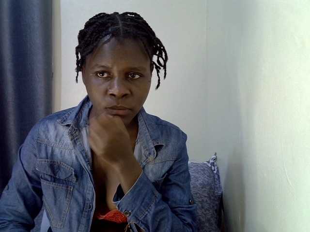 Queenbeea live webcam show